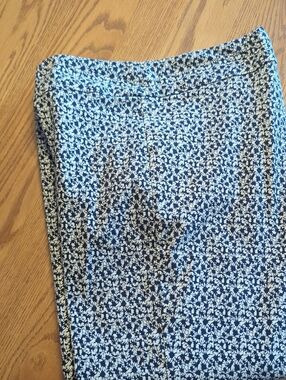 Women’s Navy Blue Floral Capris